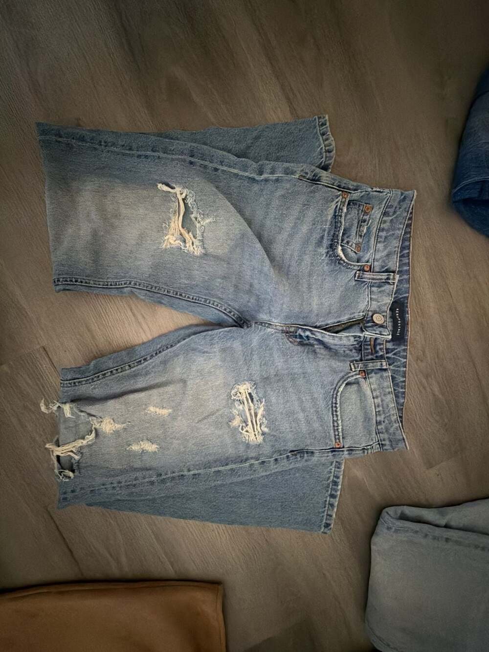 Aeropostale Womens Distressed Light Wash Denim Jean Shorts
